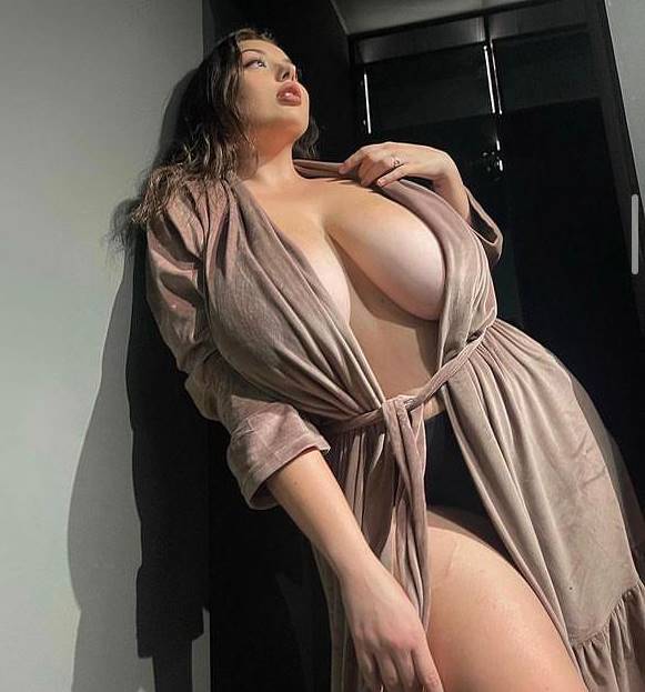 Şirinevler Escort Demet İle Duygusal Bir Macera